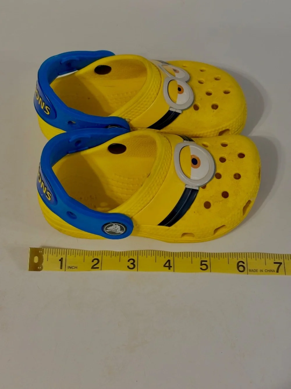 Crocs Classic Clog Despicable Me Minions Fun Lab Kids Shoes Sandals Sz 7 Unisex